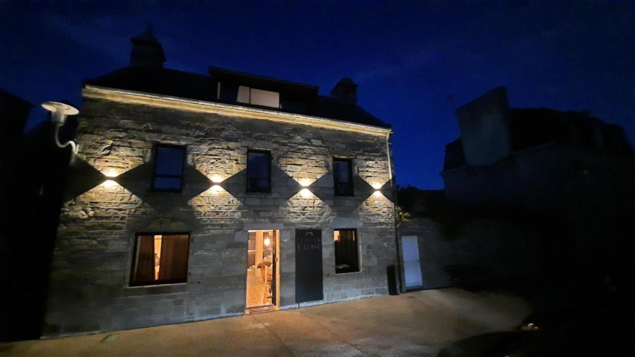 La Petite Valise Hotel Ploudalmezeau Bagian luar foto